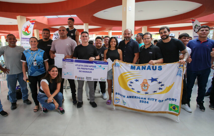 Entrega de passagens a atletas para campeonato de Jiu-Jítsu