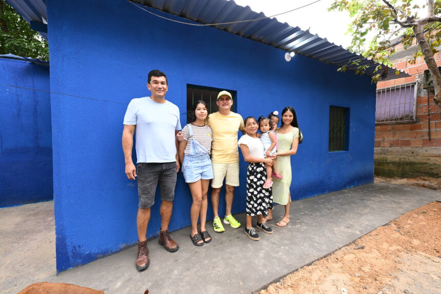 Entrega de mais onze moradias reformadas pelo ‘Casa Manauara’