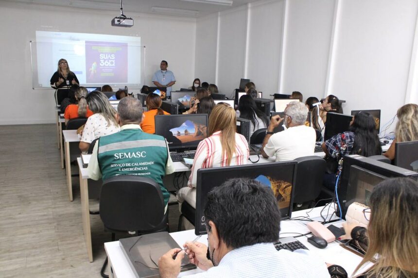 Servidores da assistência social participam de treinamento