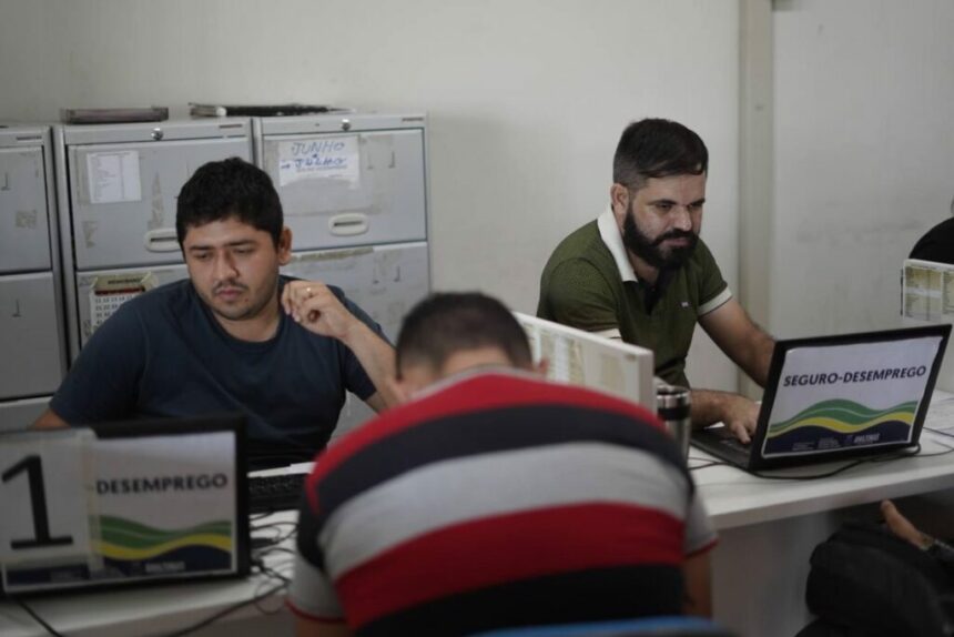 Sine Amazonas divulga 304 vagas de emprego para esta segunda-feira