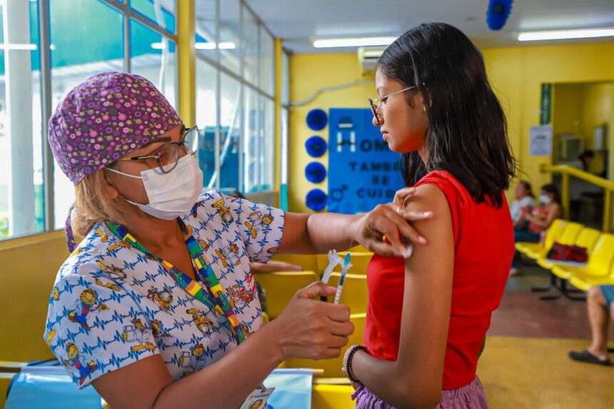 Crianças dos 10 aos 14 anos podem ser vacinadas contra dengue neste sábado