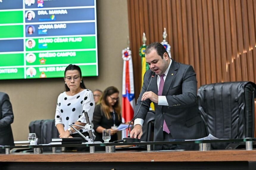Aleam realiza votação de matérias legislativas e zera pauta