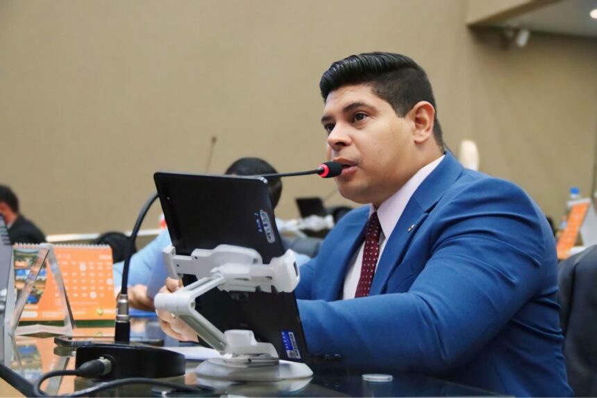 Aprovado o PL do deputado Mário César Filho que garante até dois acompanhantes aos autistas nas unidades de saúde do Amazonas