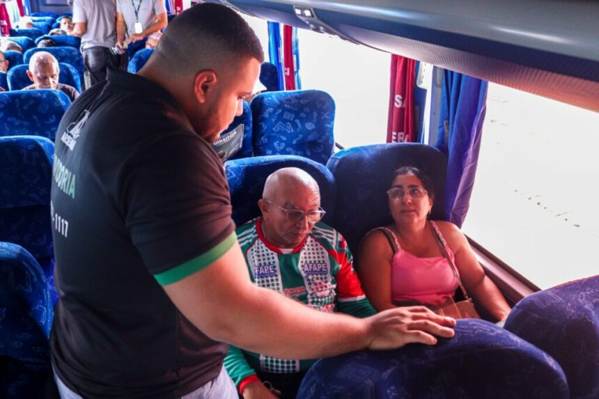 Arsepam encerra mês de conscientização com ação de sensibilização dos direitos dos autistas no transporte intermunicipal