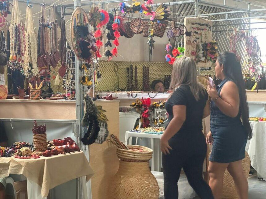 Feira da Eduardo Ribeiro terá artesanato das etnias indígenas Baré, Tikuna e Sateré-Mawé, neste domingo