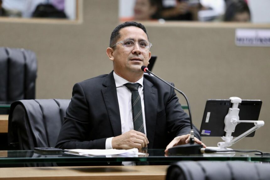 Deputado Daniel Almeida solicita retomada das obras da AM 352 para impulsionar o turismo em Novo Airão
