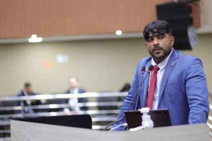 Vereador Dione Carvalho faz apelo para cirurgia em criança com doença rara na laringe