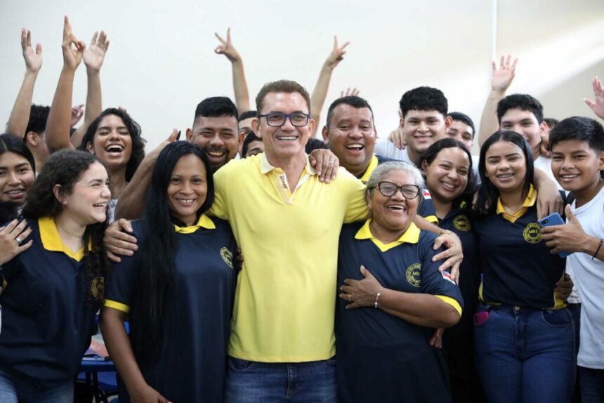 “A educação torna os sonhos possíveis”, diz pedagogo que inspira jovens e adultos na rede estadual de ensino