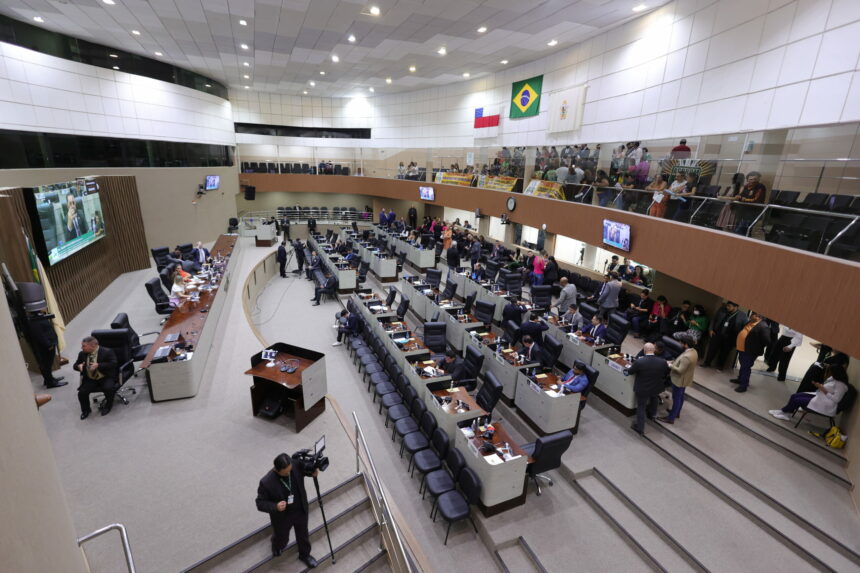 Vereadores aprovam projeto que obriga estabelecimentos adotarem medidas de proteção à mulher