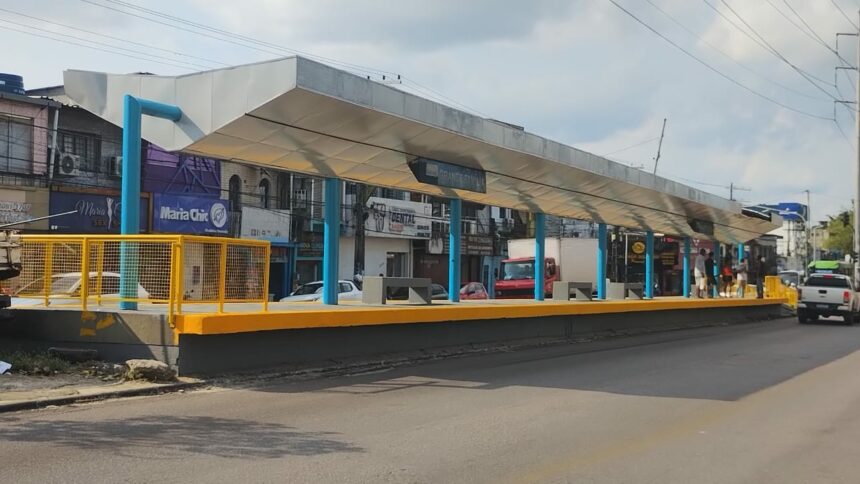 Reformas de plataformas de ônibus avançam na zona Leste da cidade