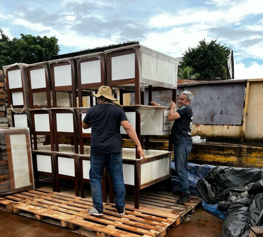 Programa Promove: ADS entrega móveis escolares provenientes de Parintins