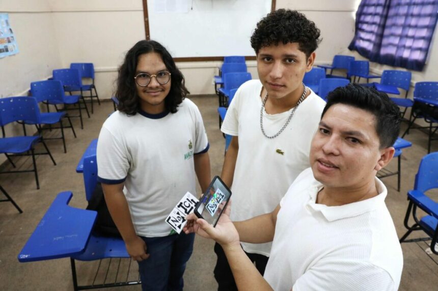 Aplicativos de realidade aumentada auxiliam alunos da rede estadual a estudarem Química