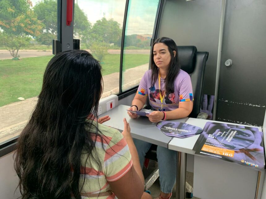 Com unidade móvel de atendimento, prefeitura leva atendimento socioassistencial a mulheres da zona Sul