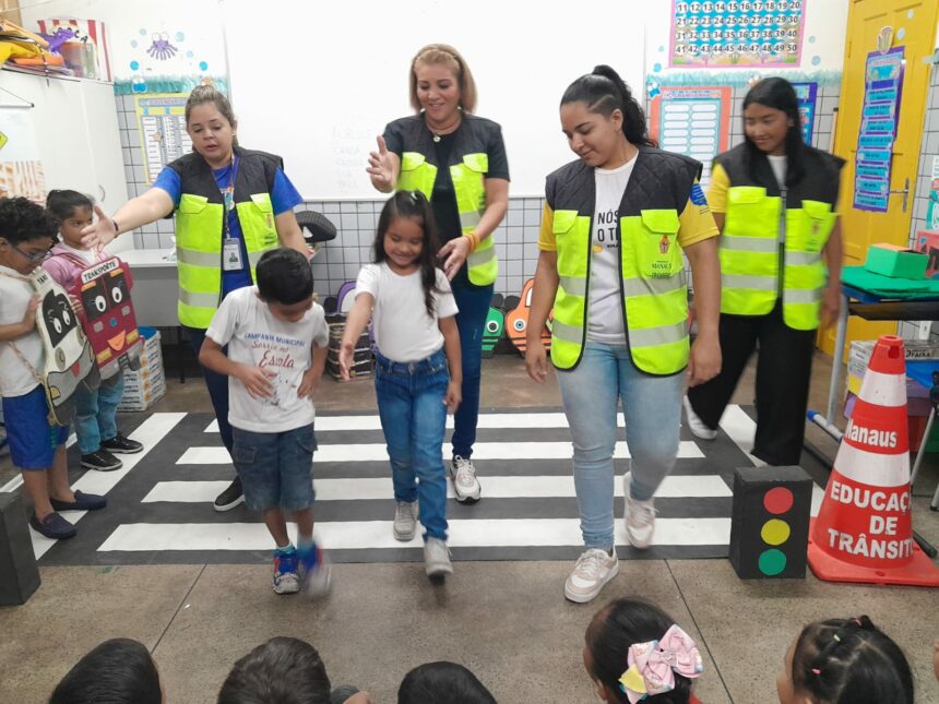 Prefeitura leva projeto ‘Transversalizando o Trânsito’ para escola do bairro Jorge Teixeira