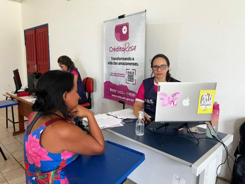 Governo do Amazonas leva atendimento do programa Crédito Rosa para Barreirinha