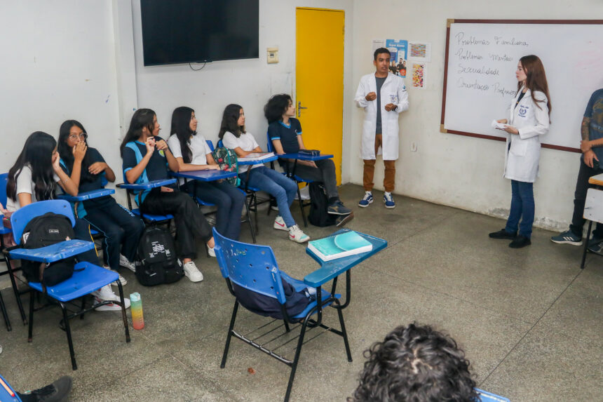 Escola da Prefeitura de Manaus recebe projeto de saúde mental