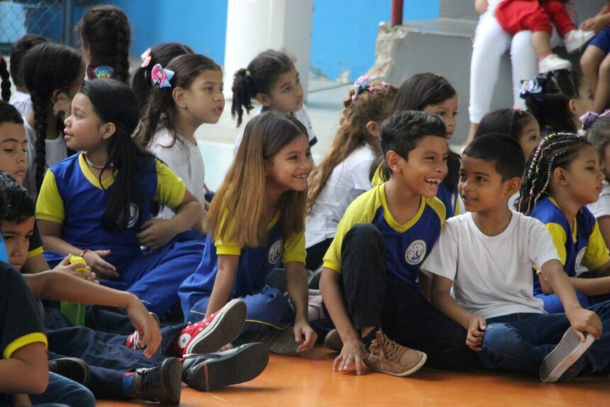 No Dia da Família na Escola, unidades de ensino da rede estadual fazem alerta sobre bullying e demais violências