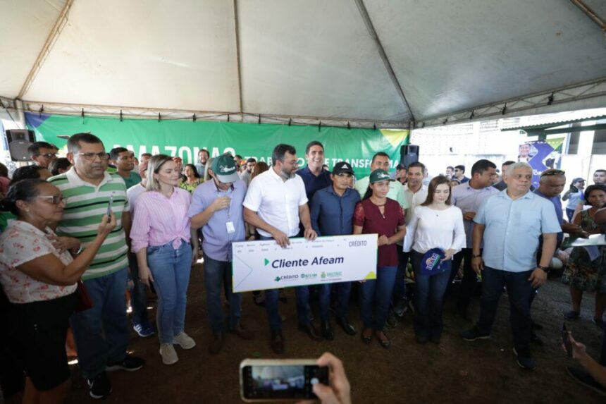 Em Manacapuru, Wilson Lima inaugura nova iluminação pública a Led e faz entregas para reforçar setor primário e social