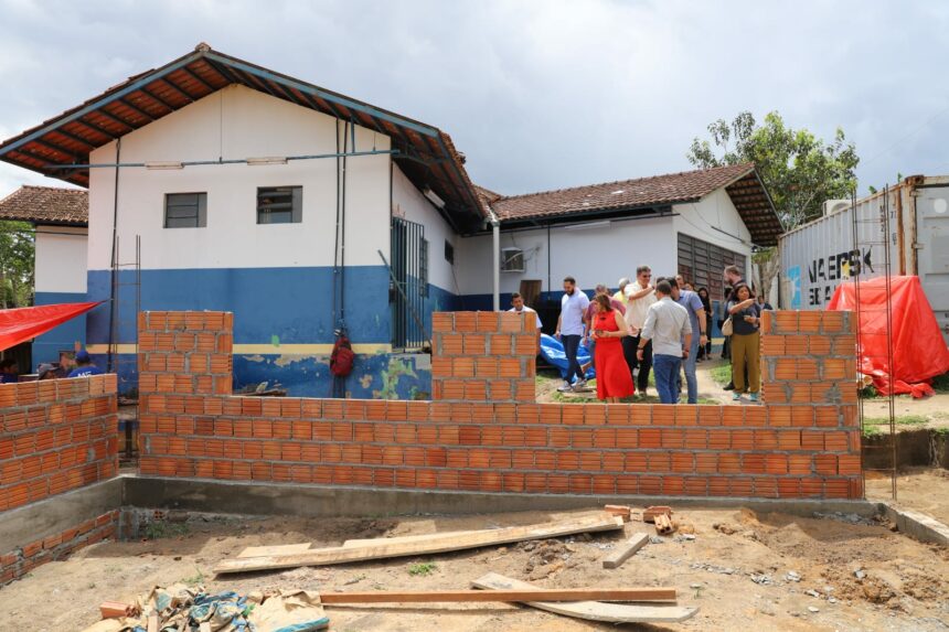 Equipe da educação da Prefeitura de Manaus visita escolas da zona Leste