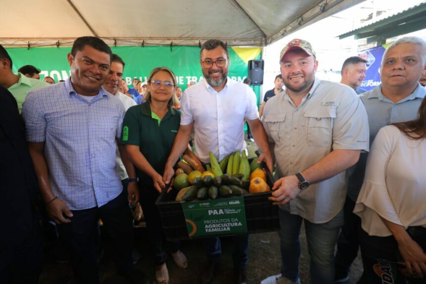 “Sem o triciclo carregamos caixas de 60 kg nas costas”, destaca agricultora que recebeu veículo para facilitar produção