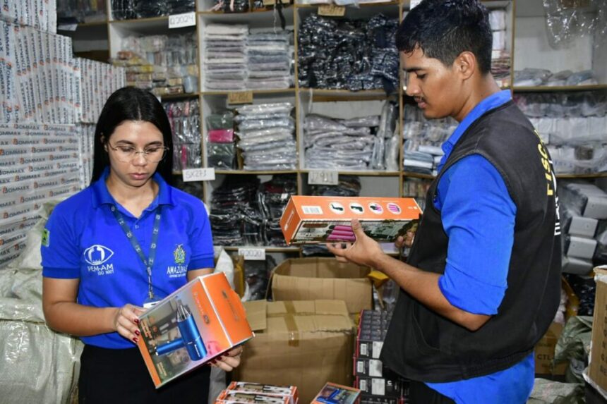 Operação Dia das Mães: Ipem-AM apreende mais de 1,5 tonelada de produtos irregulares em loja no centro de Manaus