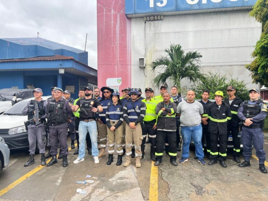 Operação Sucata fiscaliza oficinas mecânicas e remove sucatas de veículos que ocupavam indevidamente o espaço público