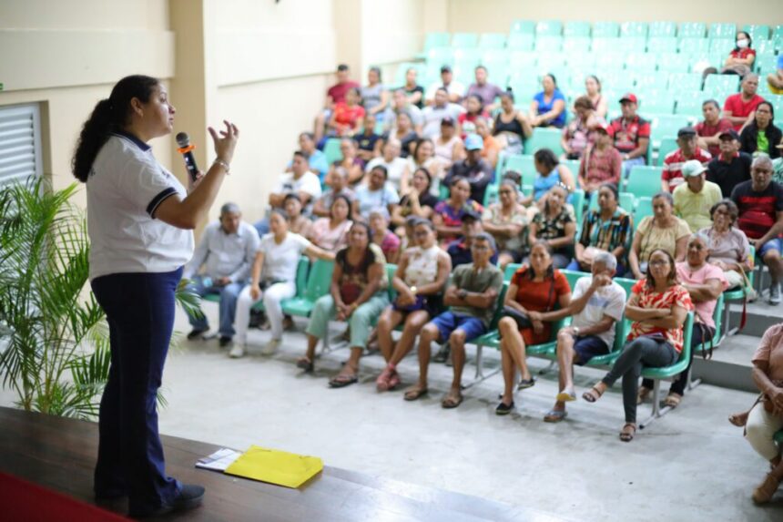 Em Parintins, UGPE realiza palestras para estudantes sobre saneamento básico e as ações do Prosai