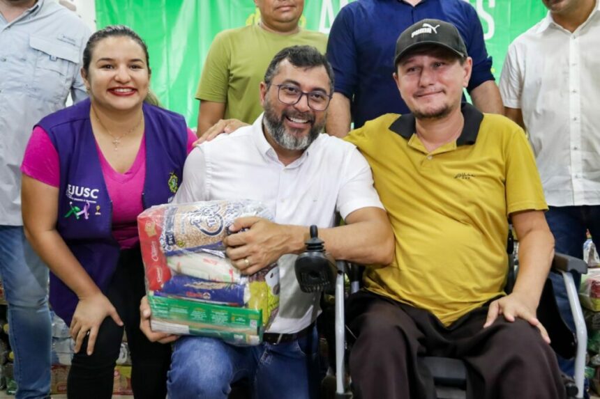 Governo do Amazonas reforça assistência a PcD, idosos e trabalhadores rurais com entrega de 750 cestas de alimentos em Manacapuru