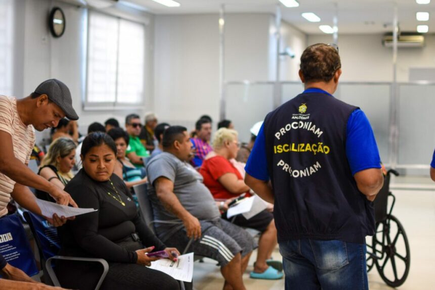 Procon-AM autua agência bancária no Educandos por descumprimento da Lei das Filas