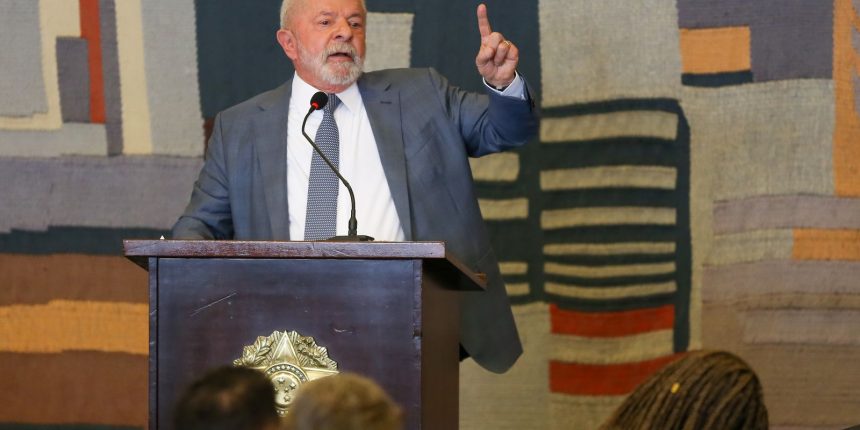 Lula diz que quem apostar em alta de dólar terá prejuízo 