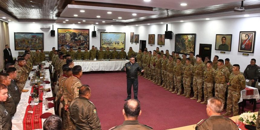 General é preso na Bolívia após tentativa de golpe 