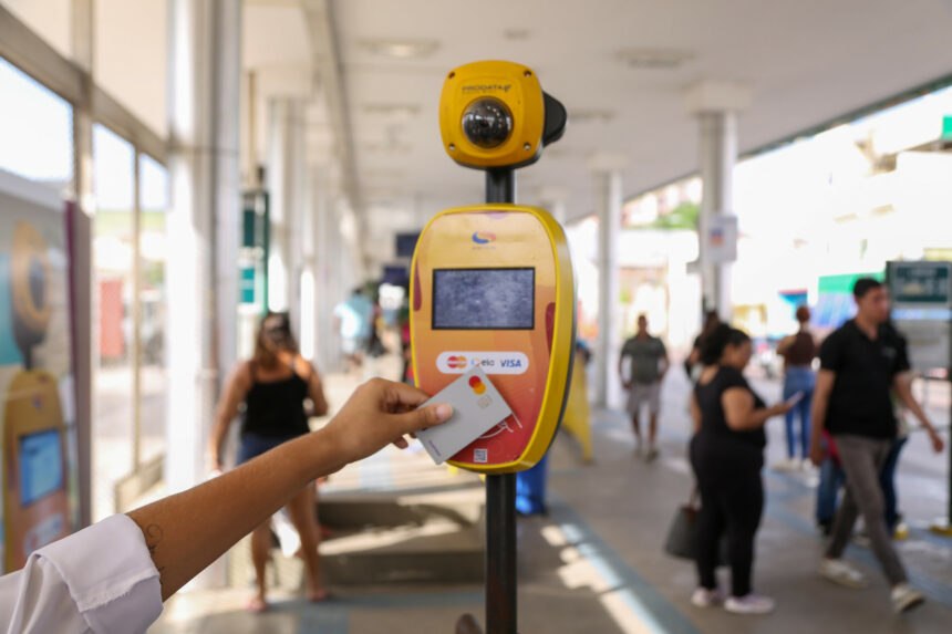 Tarifas de ônibus podem ser pagas com cartões de débito e crédito