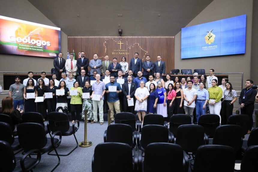 Assembleia Legislativa do Amazonas realiza Sessão Especial em homenagem aos geólogos, proposta por Sinésio Campos