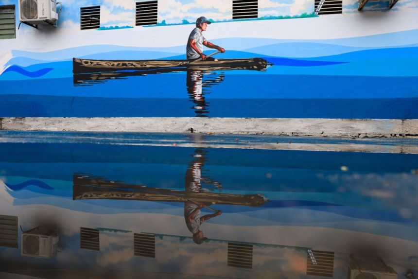 Festival de Parintins 2024: Talentos das artes visuais assinam obras de galeria a céu aberto na Ilha Tupinambarana