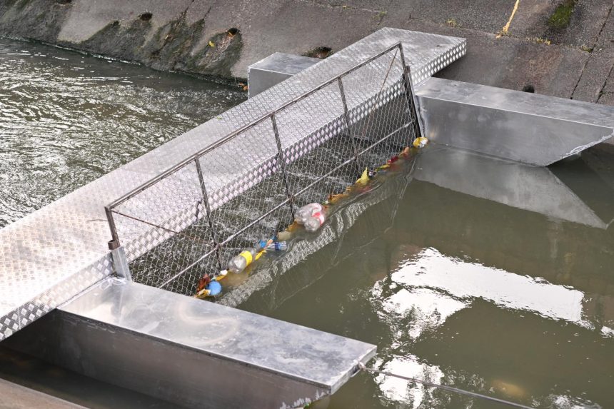 Prefeitura de Manaus instala ecobarreira na zona Sul da cidade