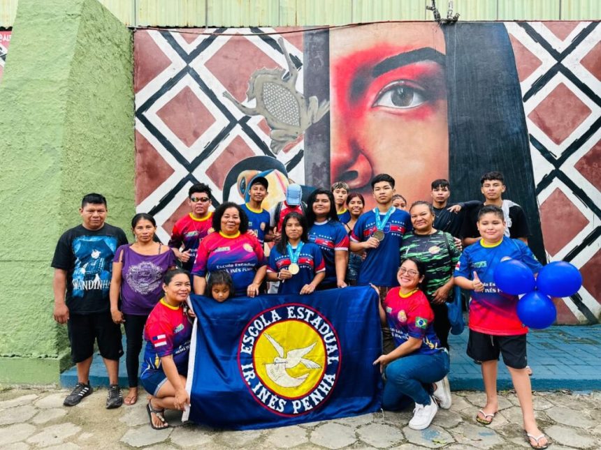 Estudante amazonense medalhista no JEBs é recebida com festa em São Gabriel da Cachoeira