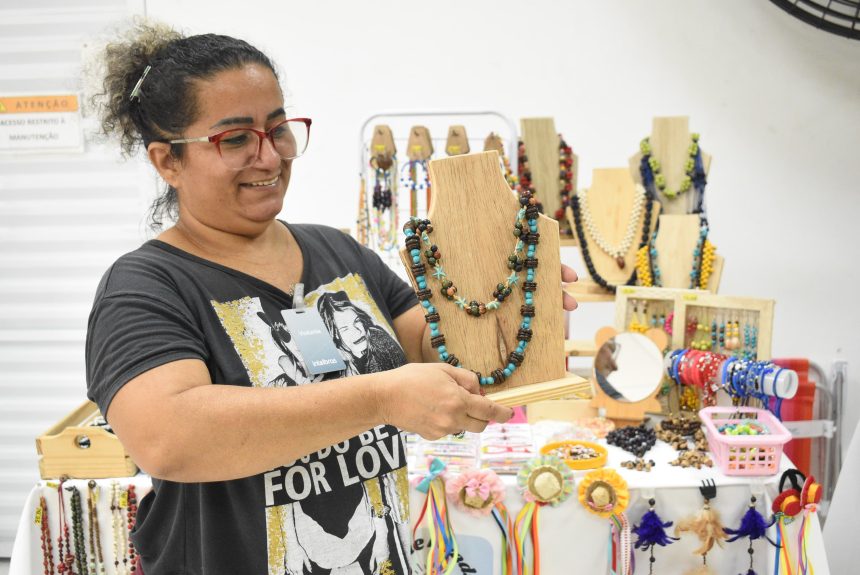 Artesãos da prefeitura ultrapassam recorde e atingem mais de R$ 1 milhão em faturamento nas feiras