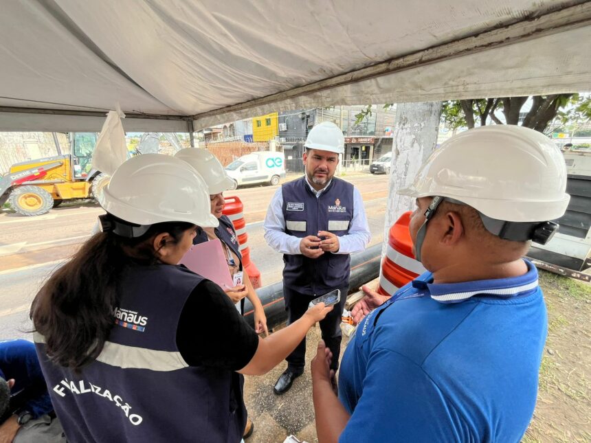 Ageman vistoria obra da expansão de esgotamento sanitário