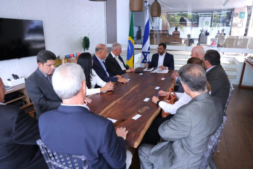 Wilson Lima recebe embaixador de Israel no Brasil e assina acordo de cooperação técnica