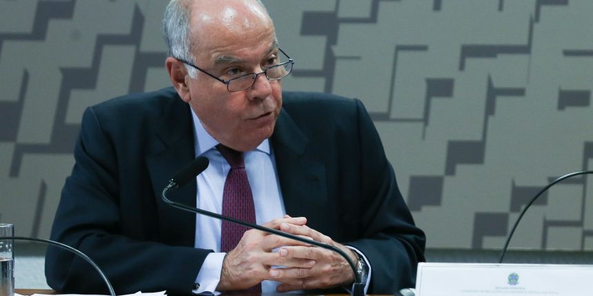 A democracia é valor fundamental para o Brasil, afirma Mauro Vieira 