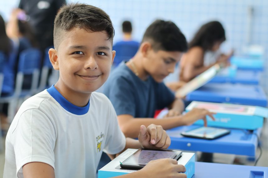 Prefeitura de Manaus entrega mais uma escola totalmente reformada na zona Rural