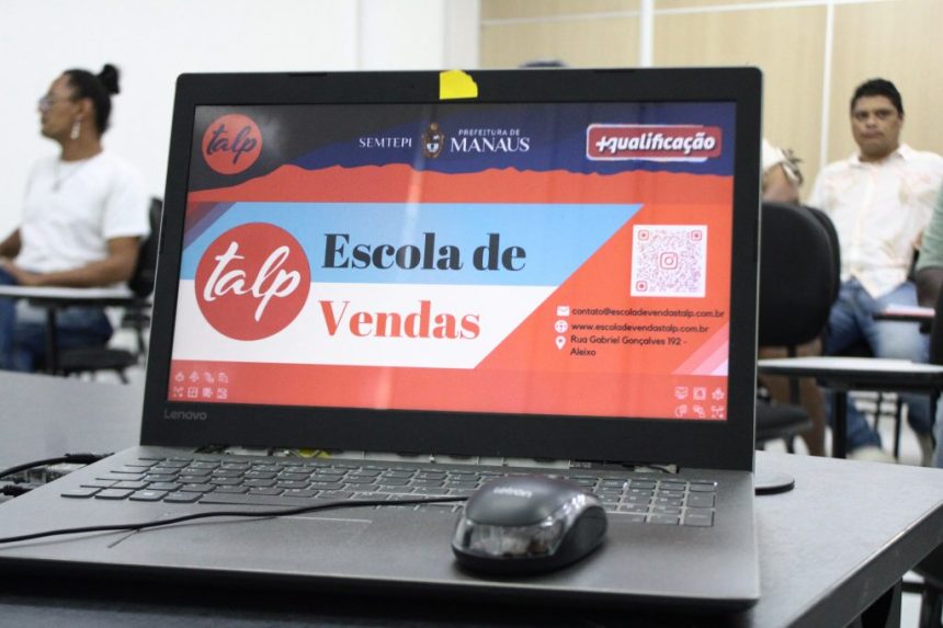 Curso de qualificação profissional a usuários de programas sociais