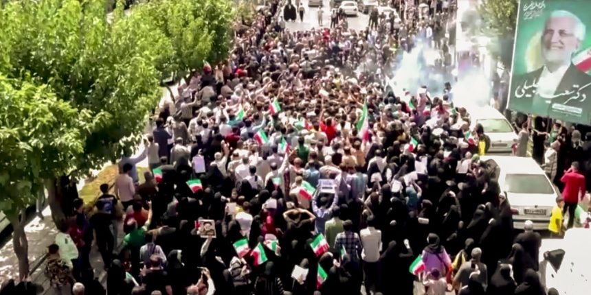 Iranianos votam em segundo turno na corrida presidencial 