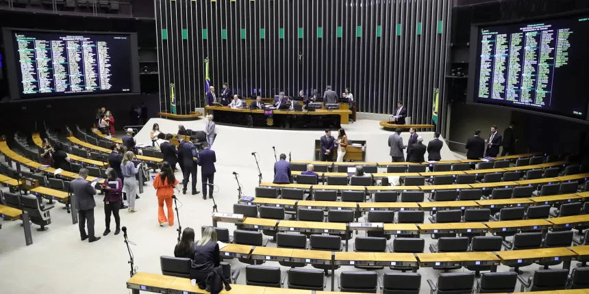 Câmara aprova urgência de texto sobre impostos da reforma tributária 
