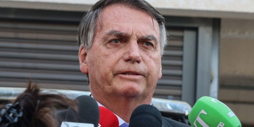 PF liga Bolsonaro a esquema para desviar mais de R$ 6,8 milhões 