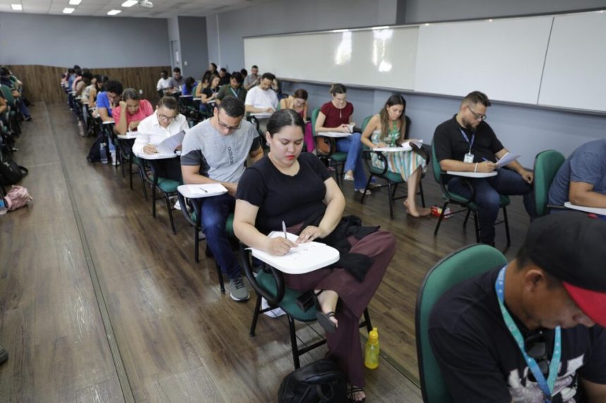 UEA realiza provas de proficiência em língua estrangeira para 160 candidatos