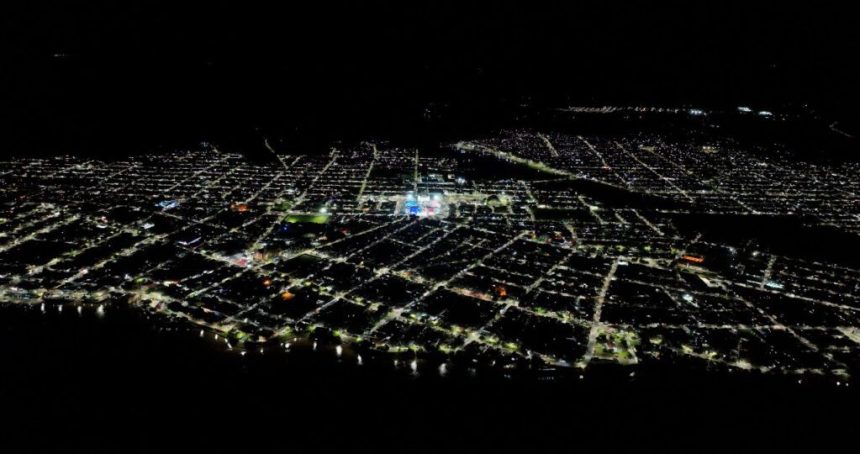 Governo do Amazonas beneficia mais de 96 mil moradores de Parintins com implantação de iluminação pública de LED
