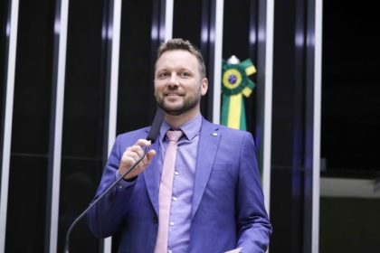 Comissão aprova projeto que inclui empresas que organizam formaturas no setor de eventos