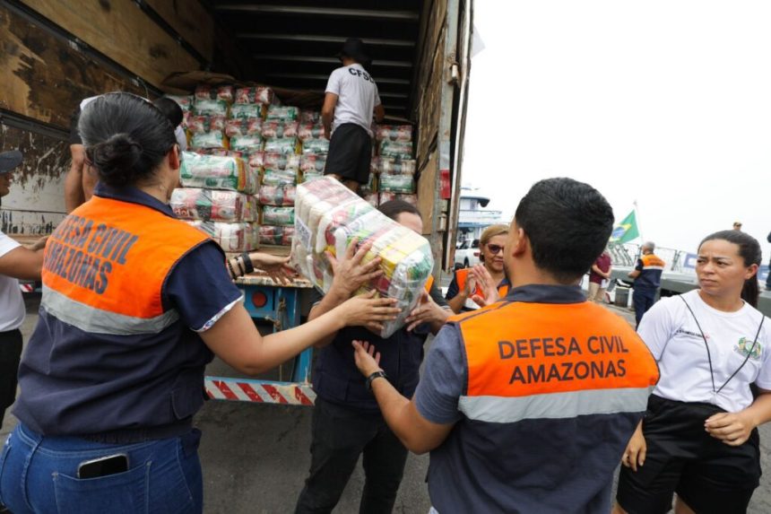 Governo do Amazonas envia mais de 1.500 toneladas de alimentos como ajuda humanitária para municípios afetados pela estiagem