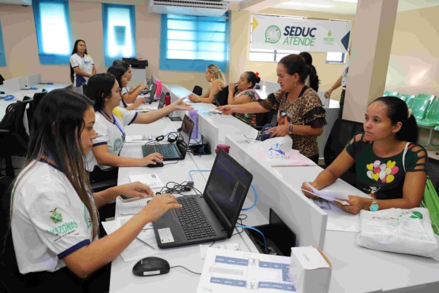 “Agora é minha vez. Minha chance de terminar meu Ensino Médio”, afirma nova aluna do Provão Eletrônico